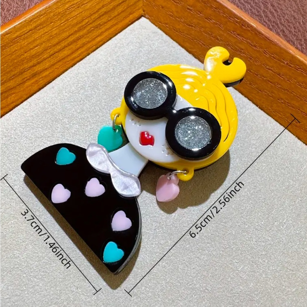 Blonde Cartoon Girl Brooch - Picture 3 of 3